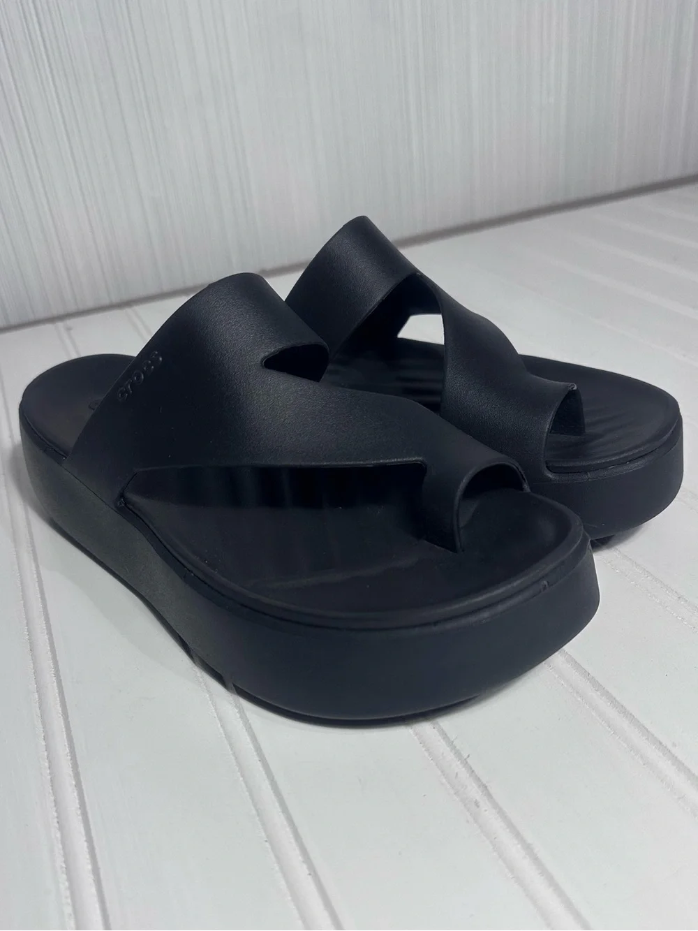 Crocs Getaway Platform Toe Loop sandals women’s 7 black